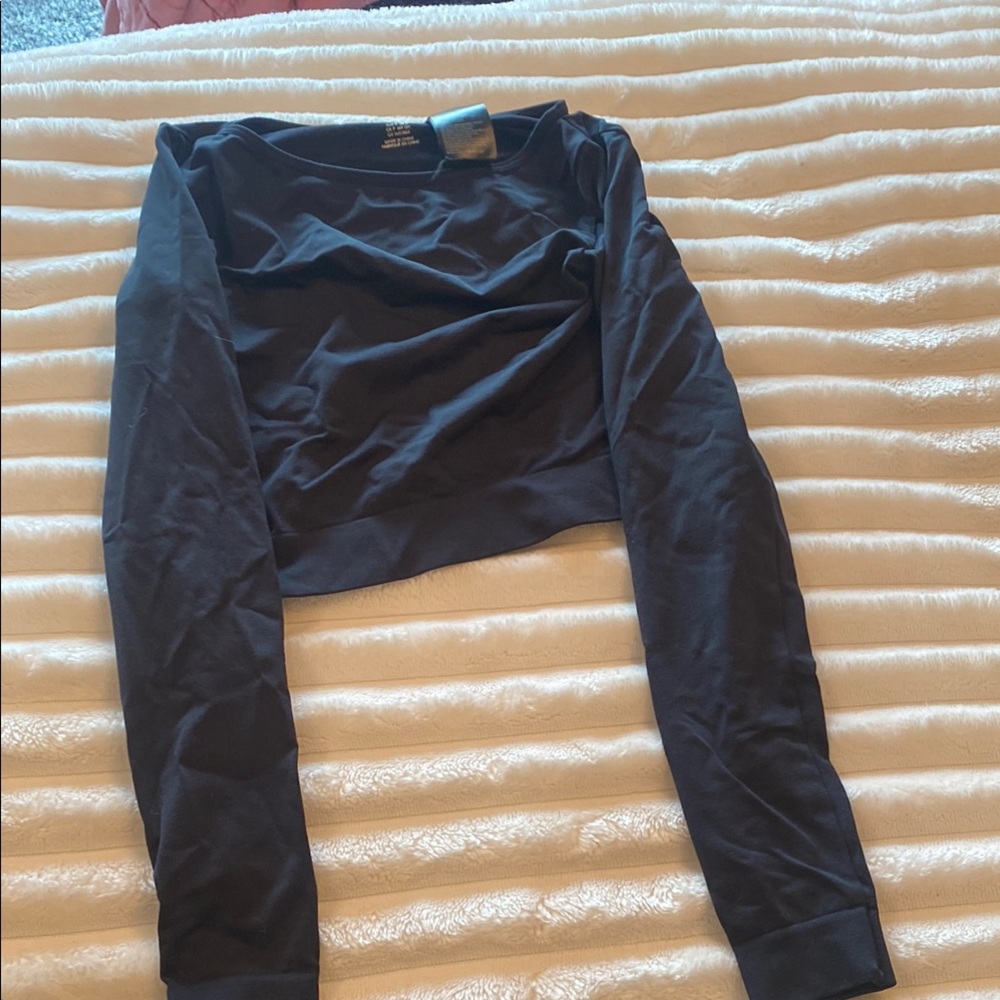 Black Long Sleeve Crop Top